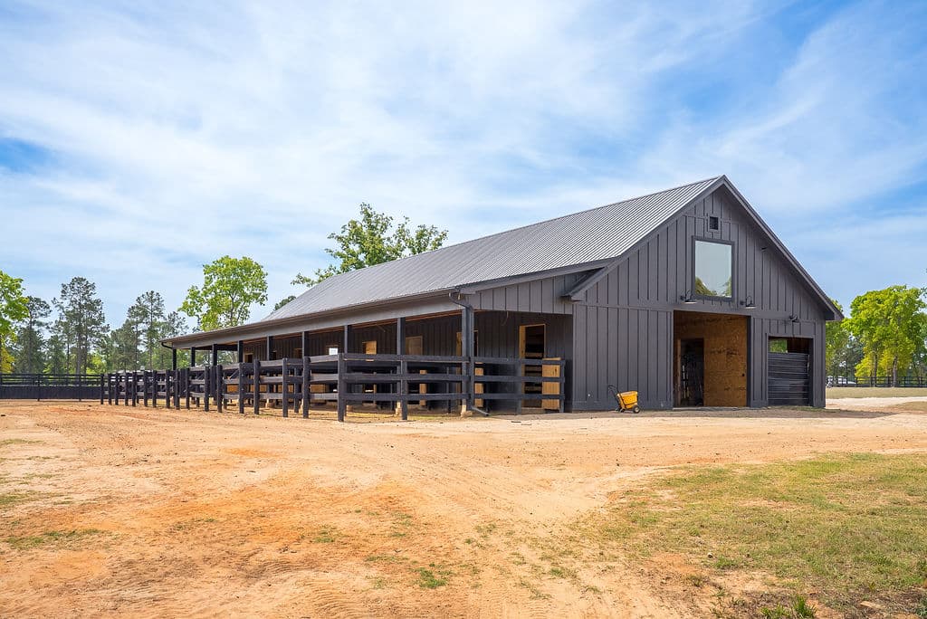 Barn with attached run-out shelters at Menden Equestrian